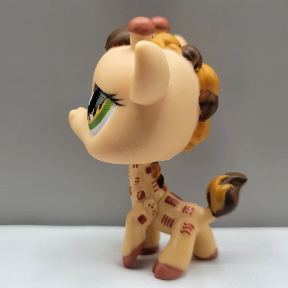 Littlest Pet Shop LPS #902 Giraffe Animal Figurine Hasbro Toy With Green Eyes